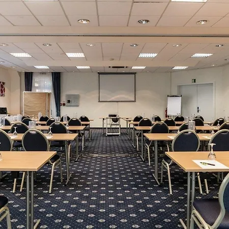 호텔 Konferenzhotel Ysenburger Hof 3*